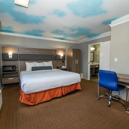 Hollywood Palms Inns & Suites Los Angeles Exterior photo
