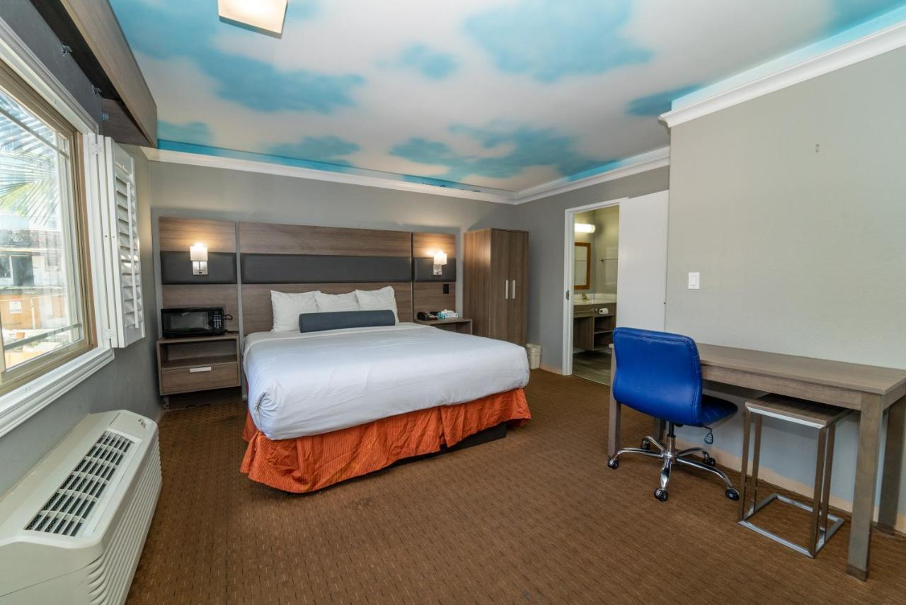 Hollywood Palms Inns & Suites Los Angeles Exterior photo