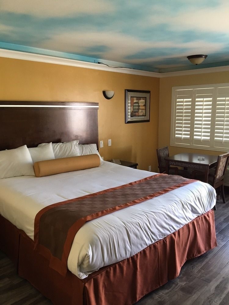 Hollywood Palms Inns & Suites Los Angeles Exterior photo